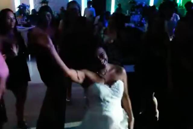 La novia feliz