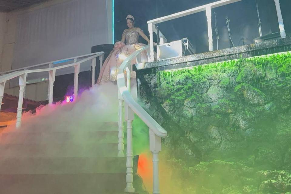 Reciben quinceañera