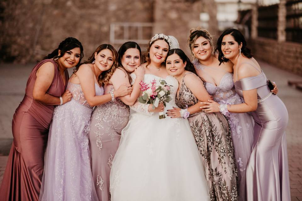 Mayra y sus damas