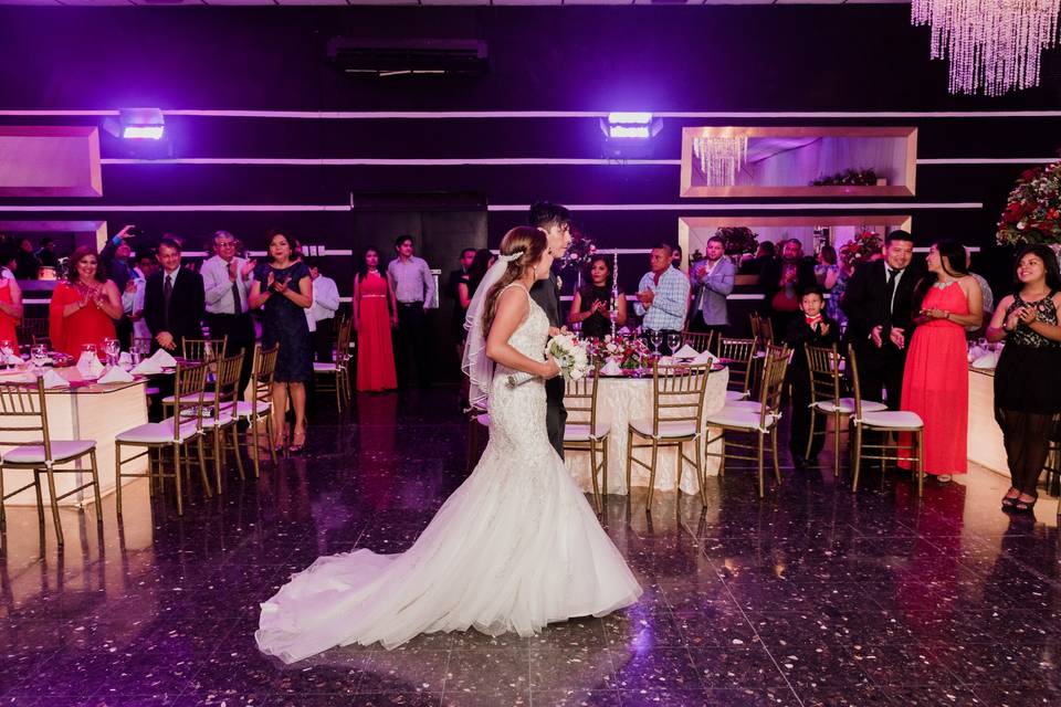 Boda Lucy, Galerías