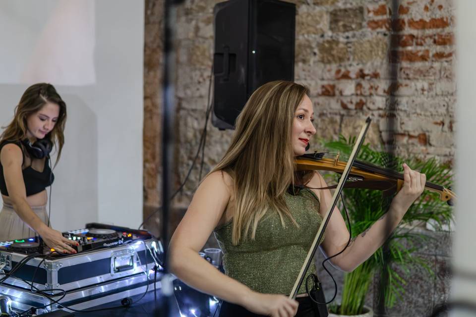 DJ y violín