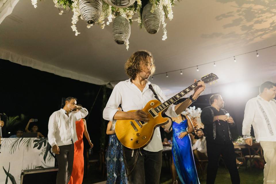 1. Guitarra para bodas
