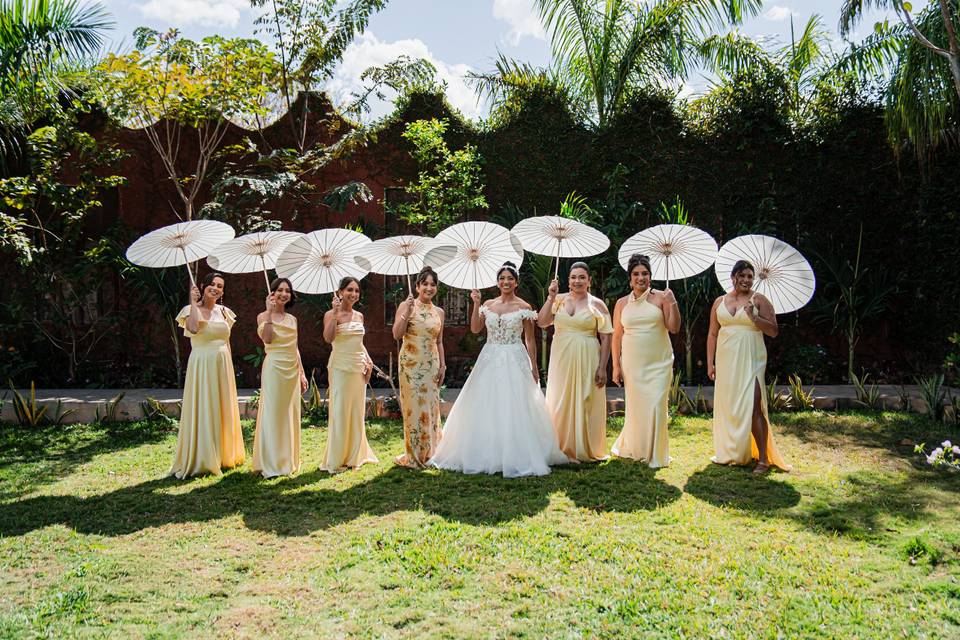 Novia y damas