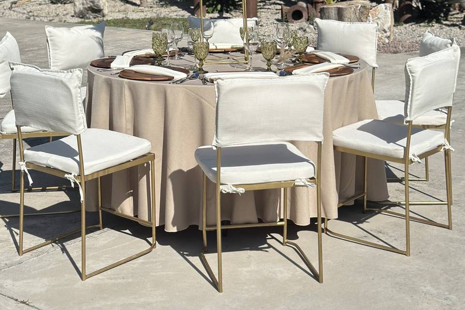 Mesa redonda con silla pretty