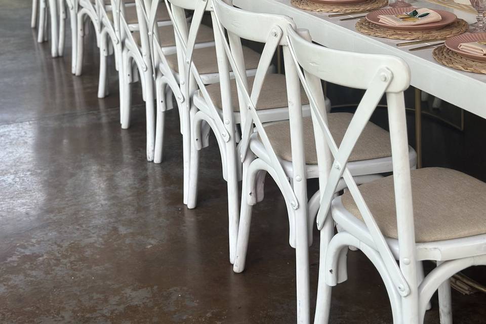 Mesa blanca con crossback