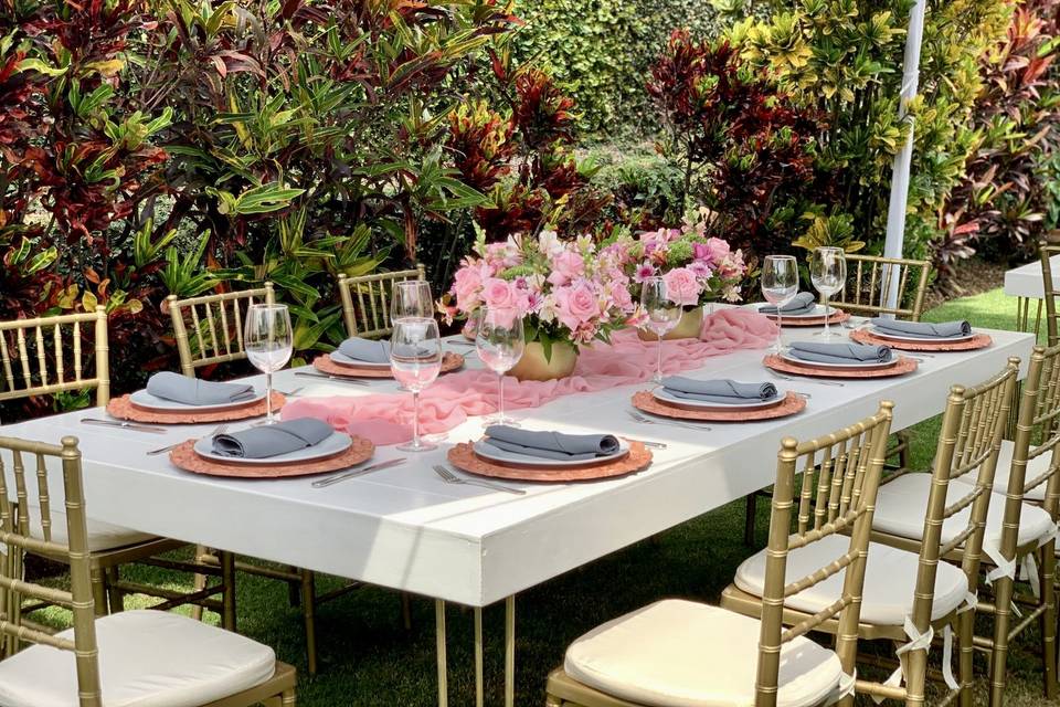 Mesa blanca con tiffany