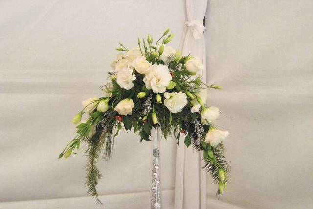 Arreglo alto con rosas