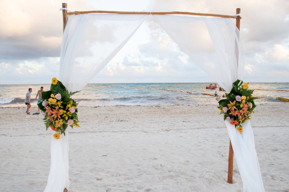 Encanto Beach Weddings