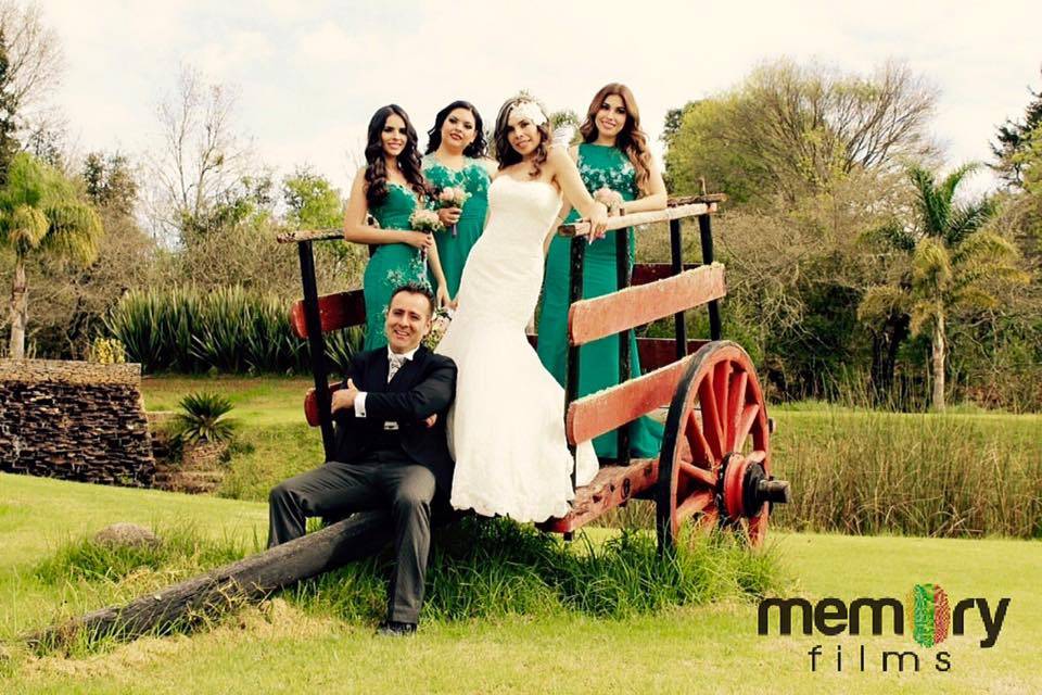 Novios y damas de honor