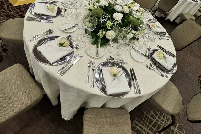 Centros de mesa con flores blancas