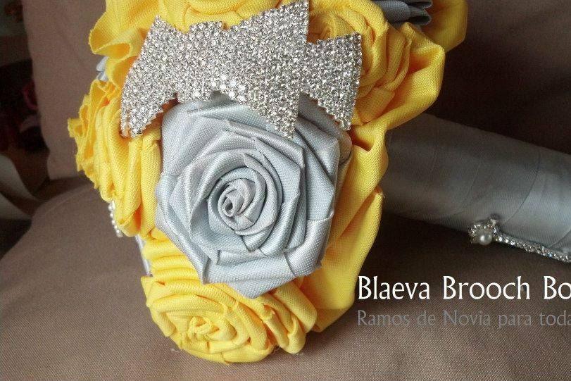 Blaeva Brooch Bouquet