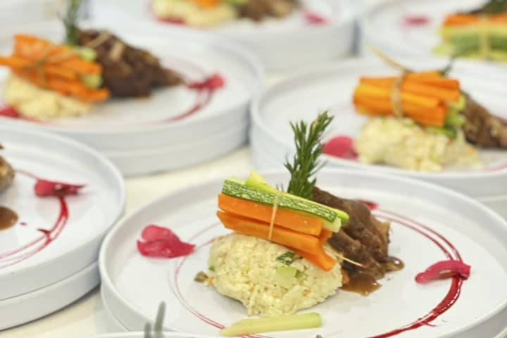 Carne con arroz y zanahorias