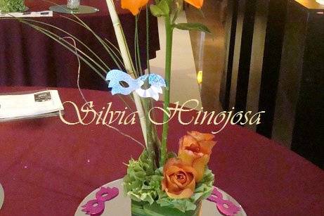 Arreglos florales en mesa