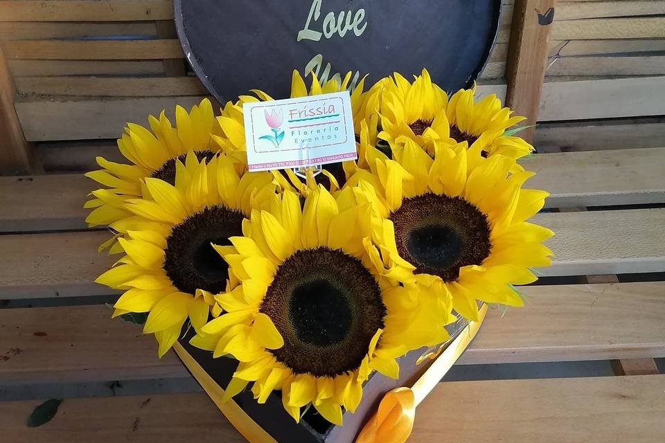 Hermoso corazón con girasoles