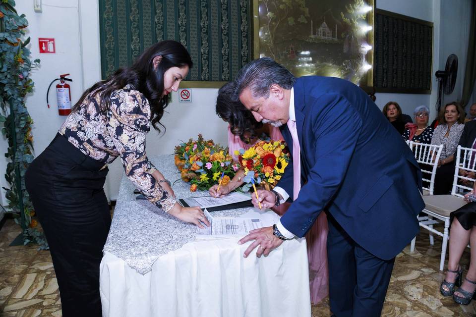 Firmando compromiso