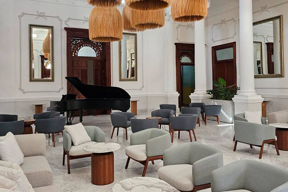 Lbby piano
