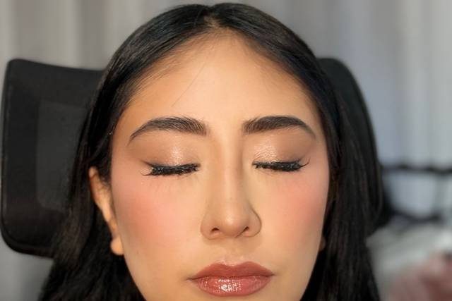 Ana Laura Makeup Artist