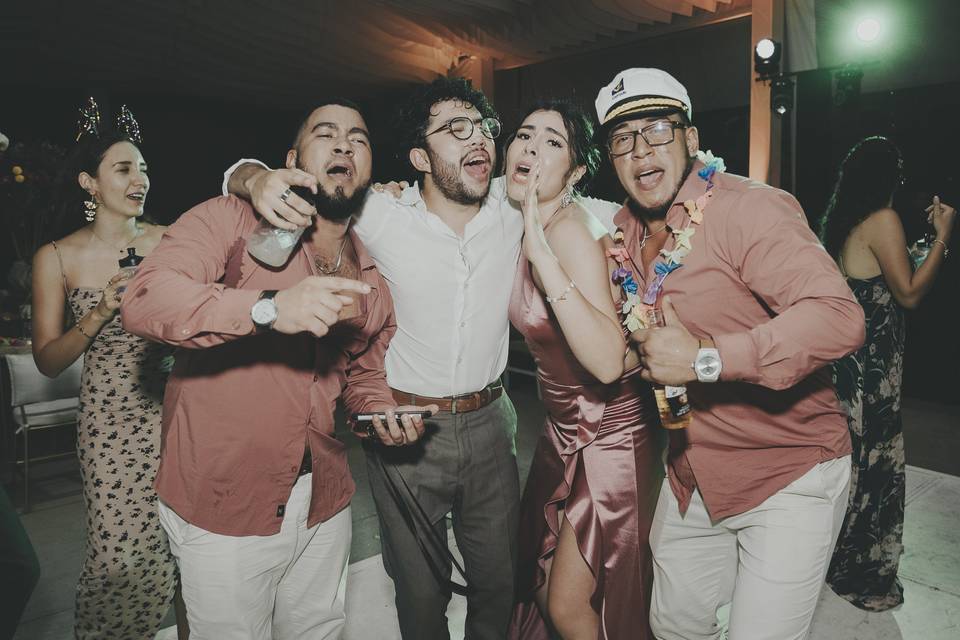 Nay & Saul