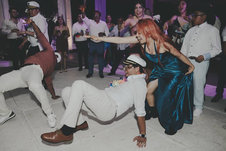 Nay & Saul