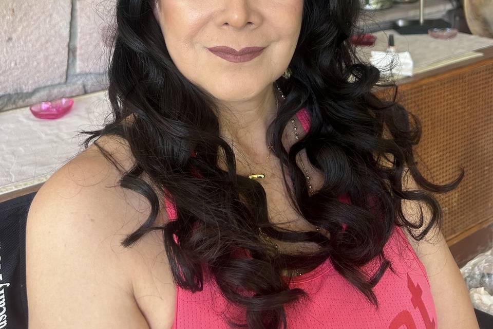 Maquillaje y peinado