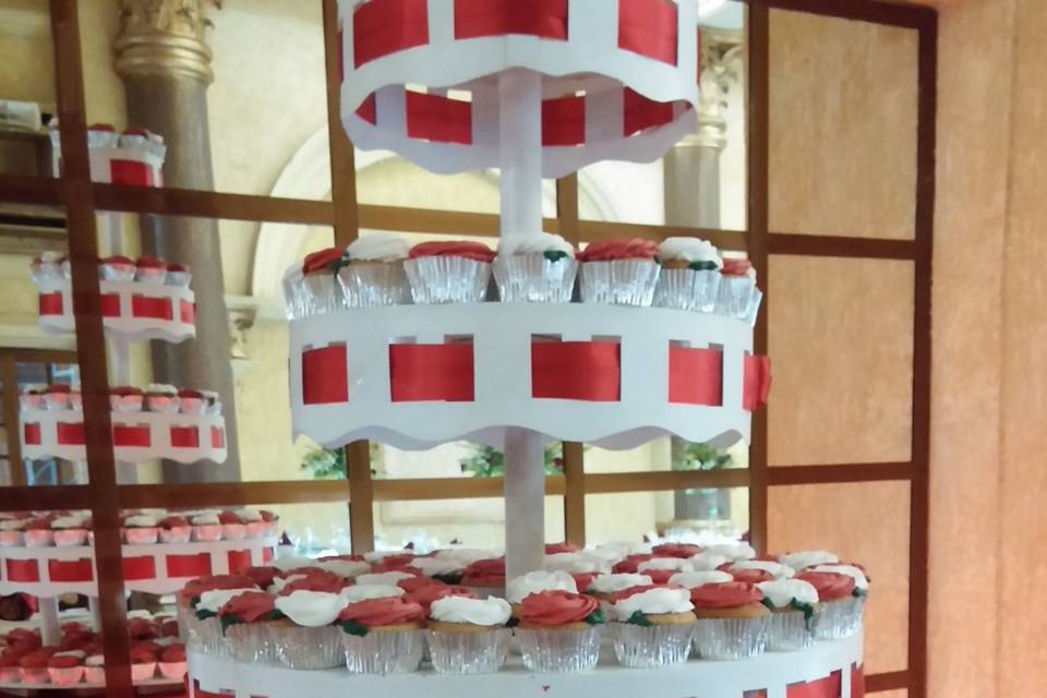 Torre y pastel de bodas