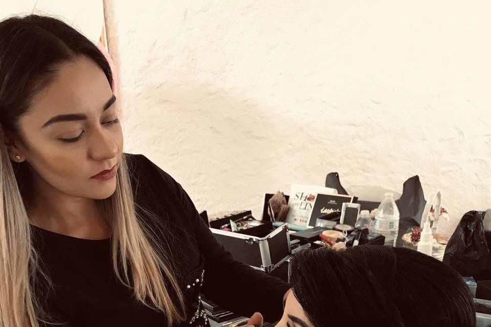 Maquillaje y peinado social