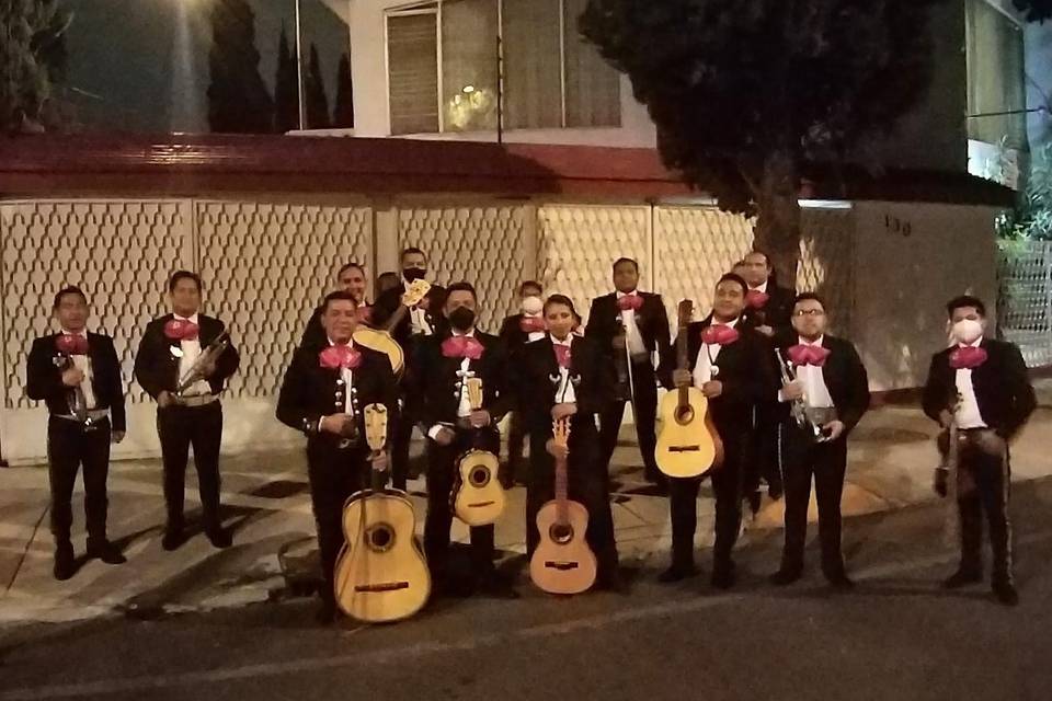 Antes de iniciar la serenata