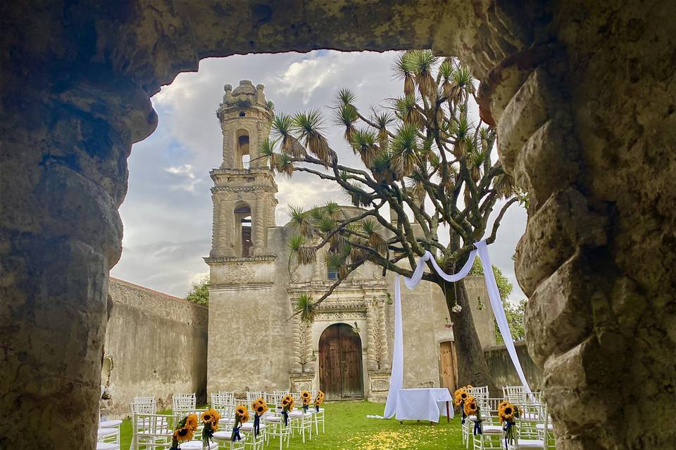 Capilla patio