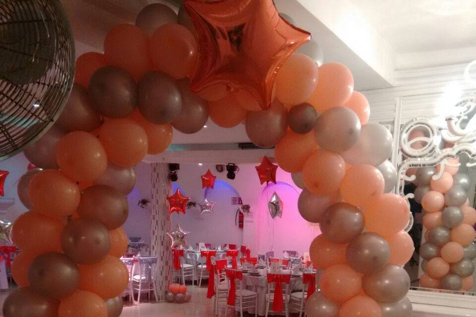 Entrada con arco de globos