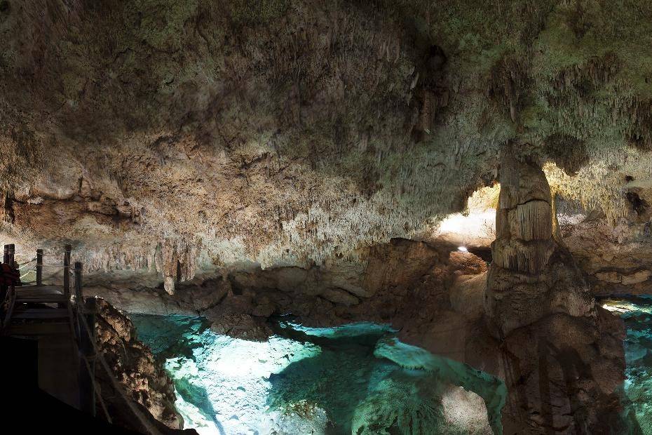 Cenote para ceremonias mayas