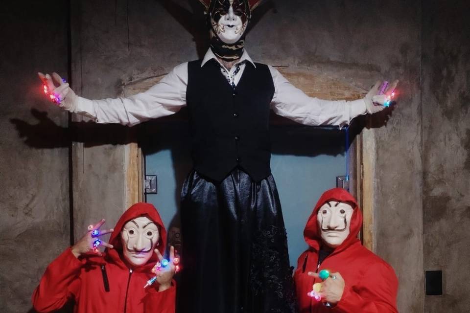 Zanqueros y show casa papel
