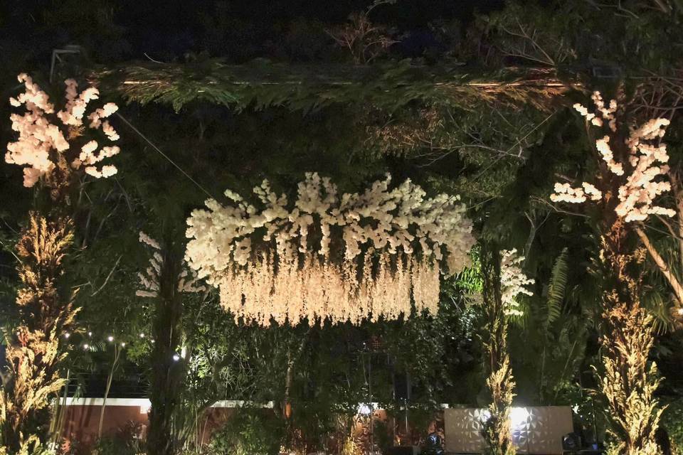 Decoración en el techo con flores
