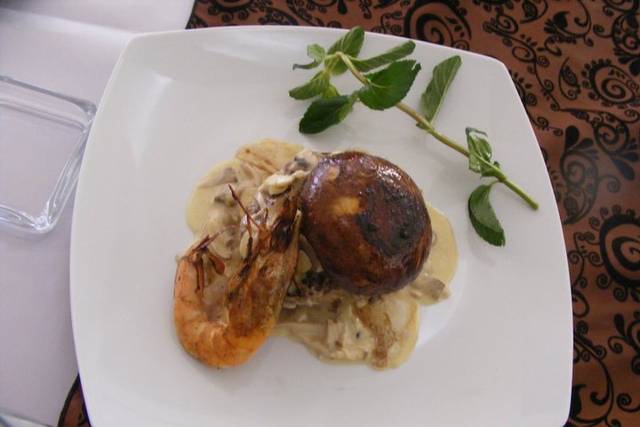 Filete de res en salsa al oporto con portovelo