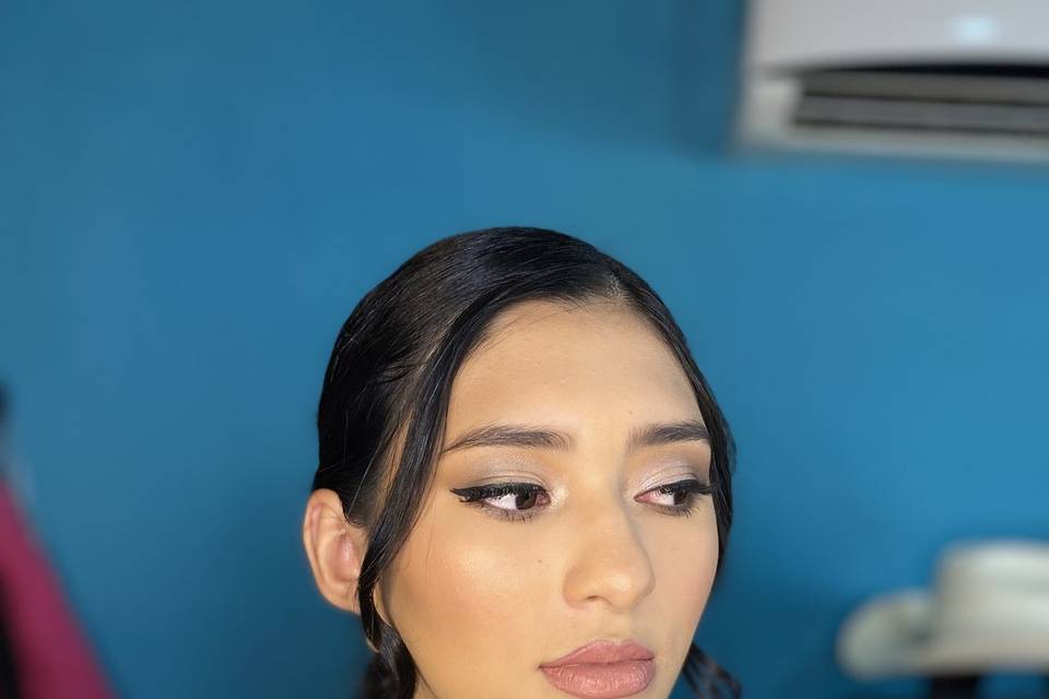 Ana Karen Pro Makeup