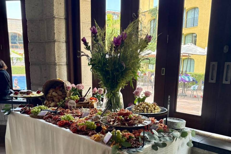 Mesa de charcuteria  floral