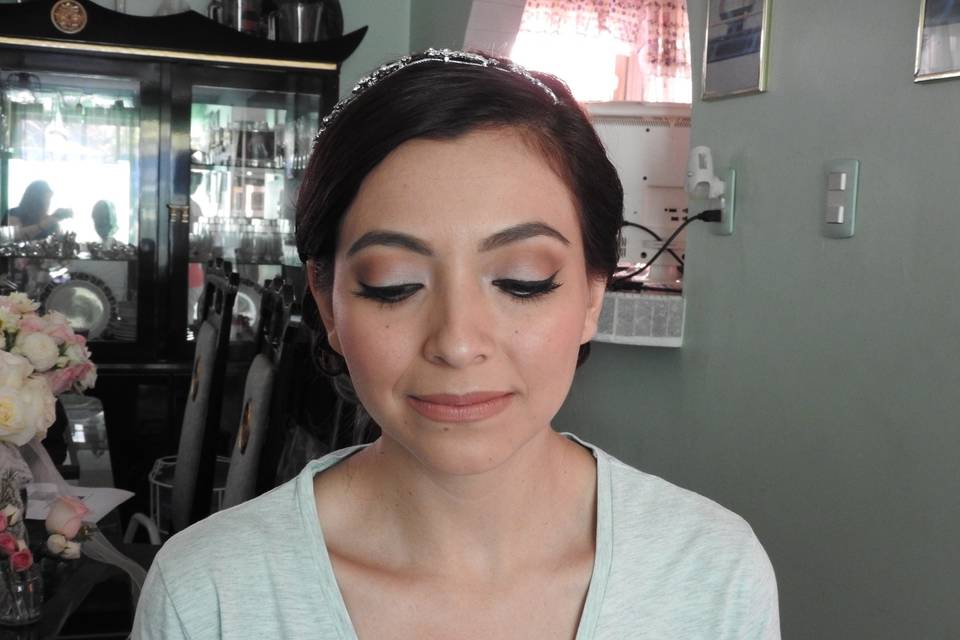 Maquillaje y peinado