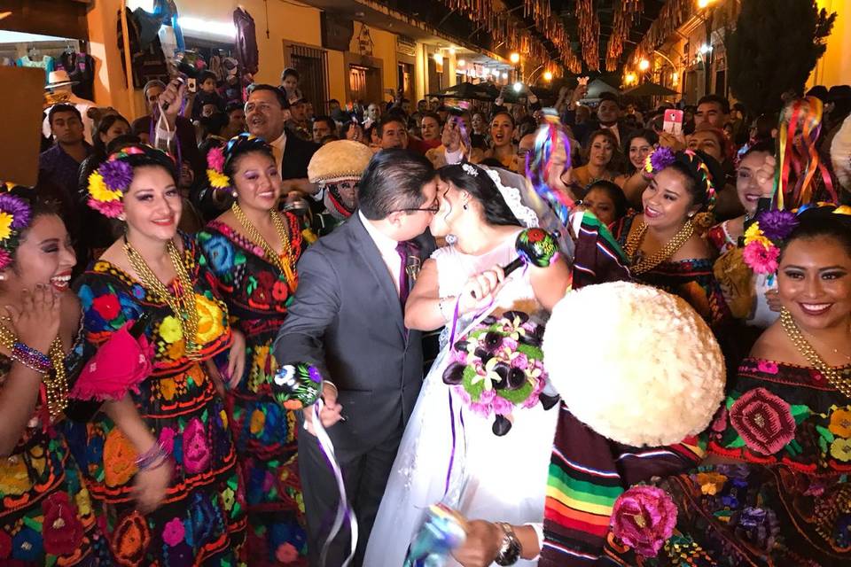 El pueblo se une a su fiesta