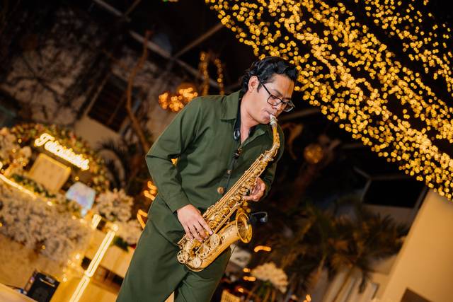 Carlos Sax Performer