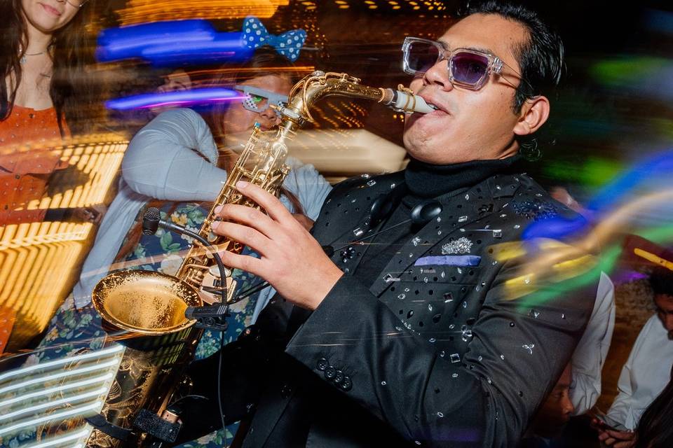 Happening Sax & DJ