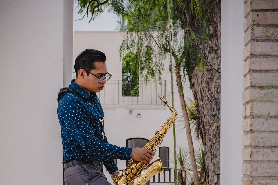 Carlos Sax Performer