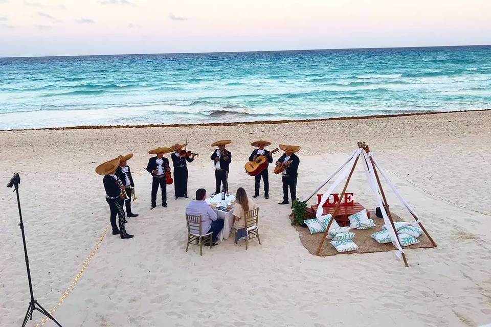 Serenata romantica en la playa