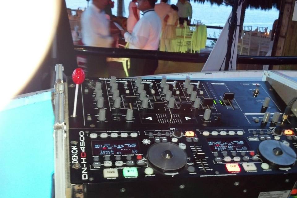 Dj, Luz y sonido para bodas