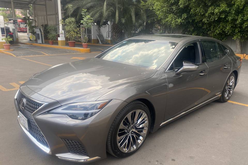 Lexus 2023