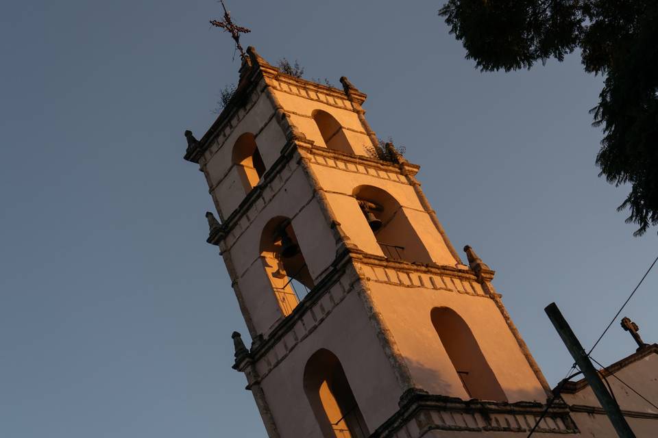 Iglesia al atardecer