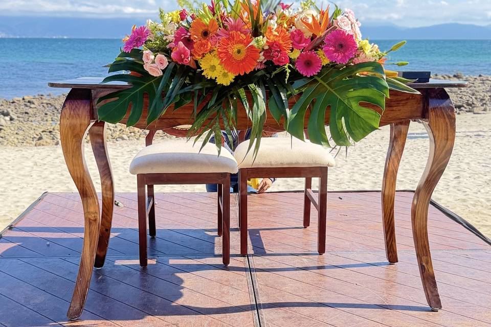 Arreglo tropical mesa de novio