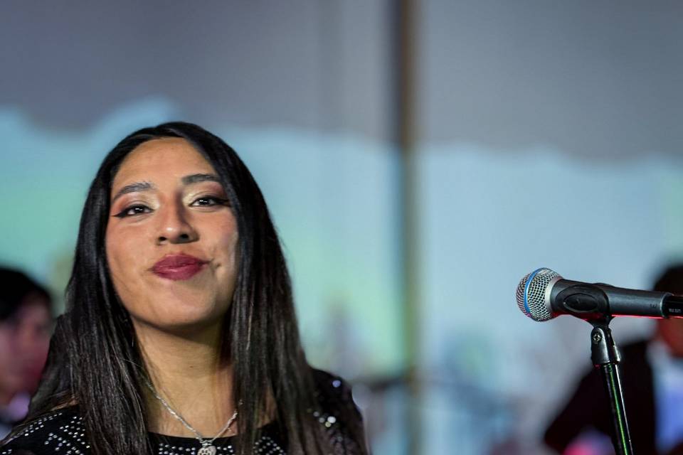 Itzel-cantante