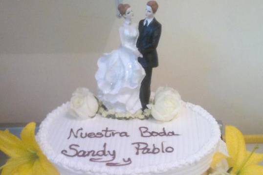 Pastel con novios