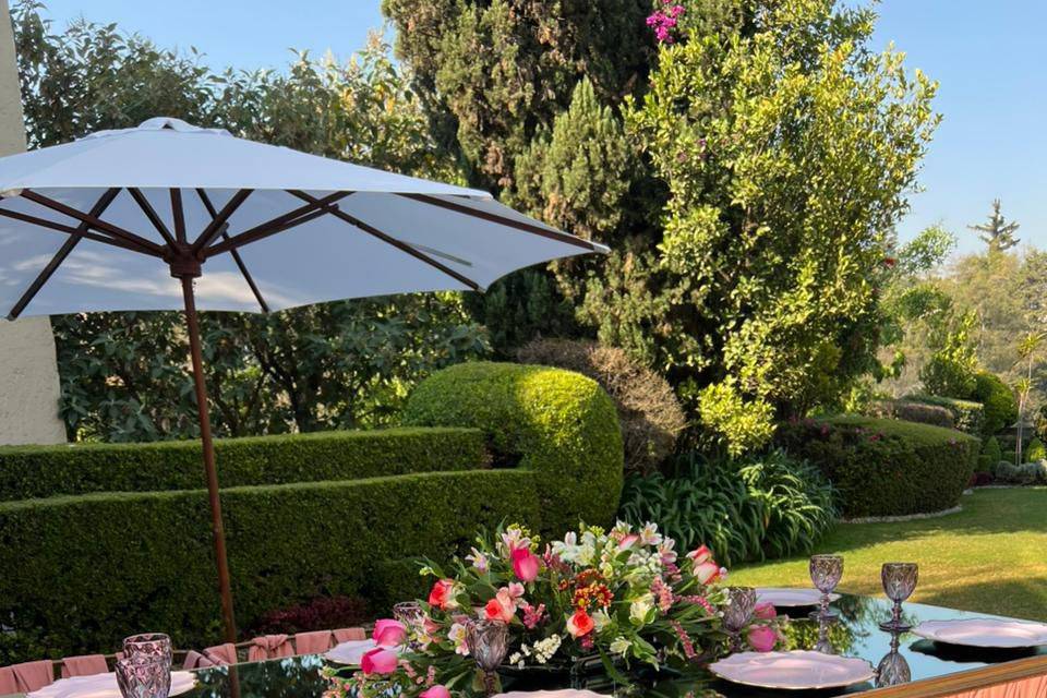 Sillas basquet y mesas espejo