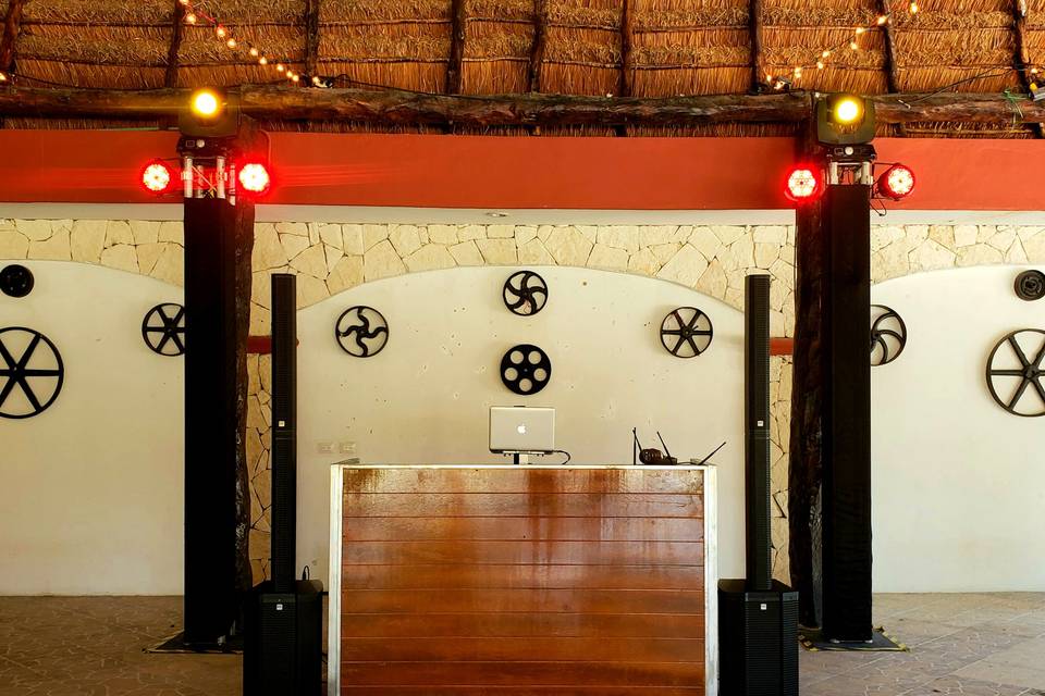 Madera dj booth