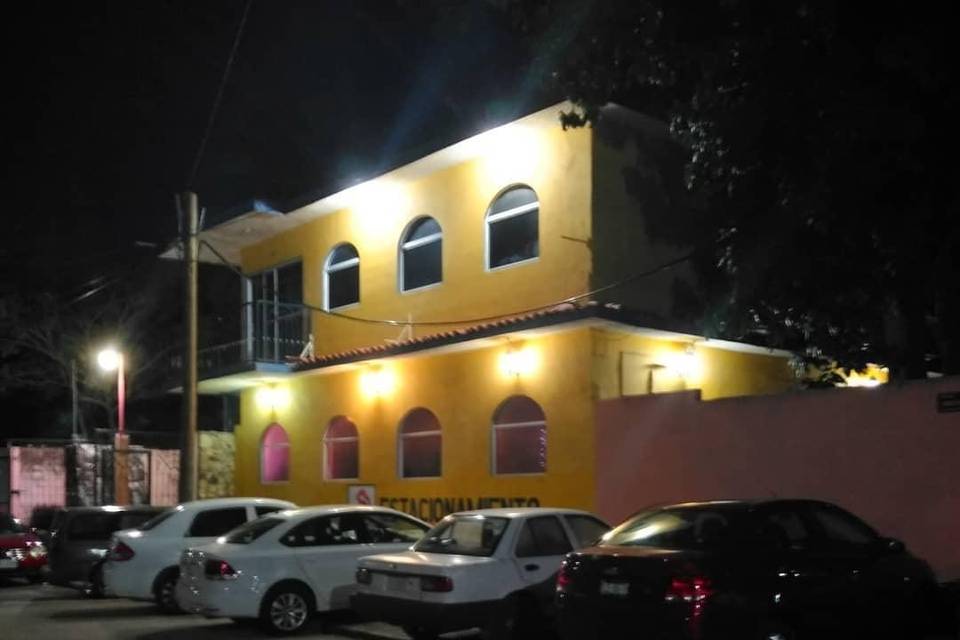 Fachada noche